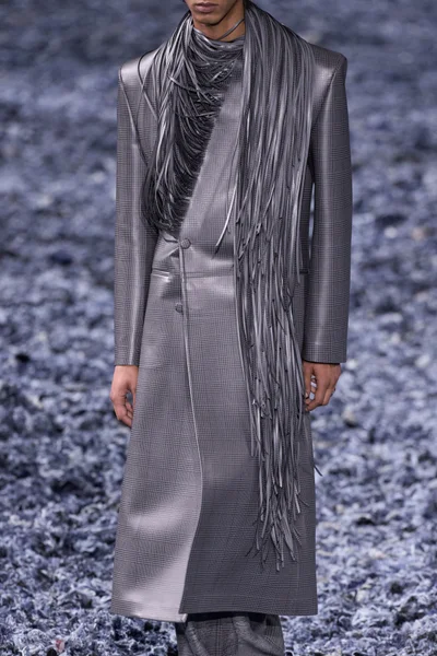 Look 25